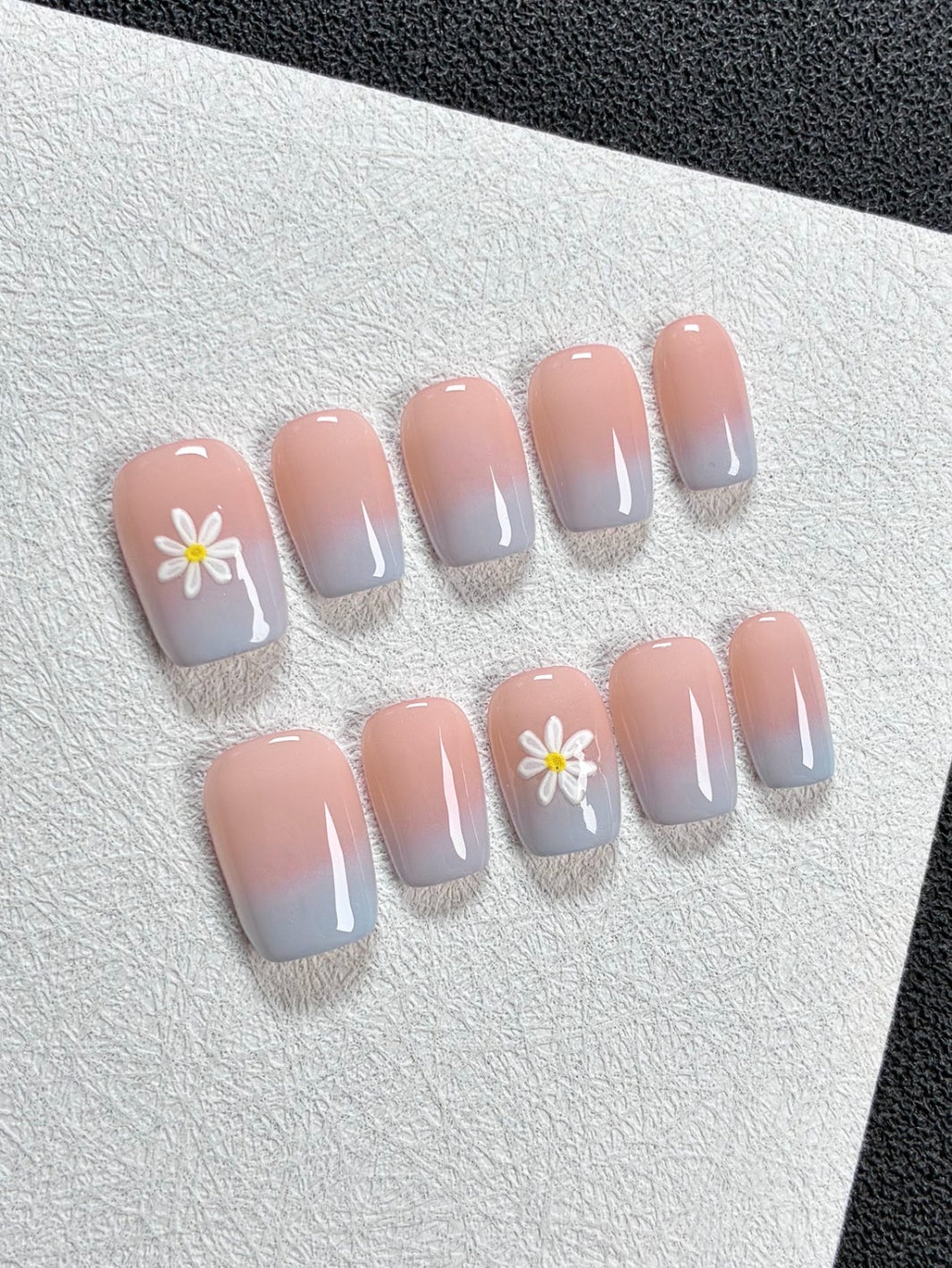 Pastel Soft Ombre White Flower Fake Nails